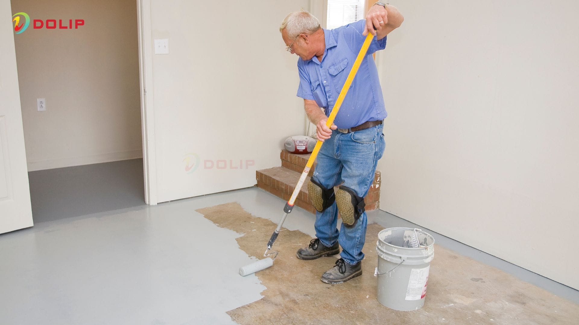 Top 14 dụng cụ sơn nhà phải chuẩn bị trước khi thi công 11 Cây sào dài