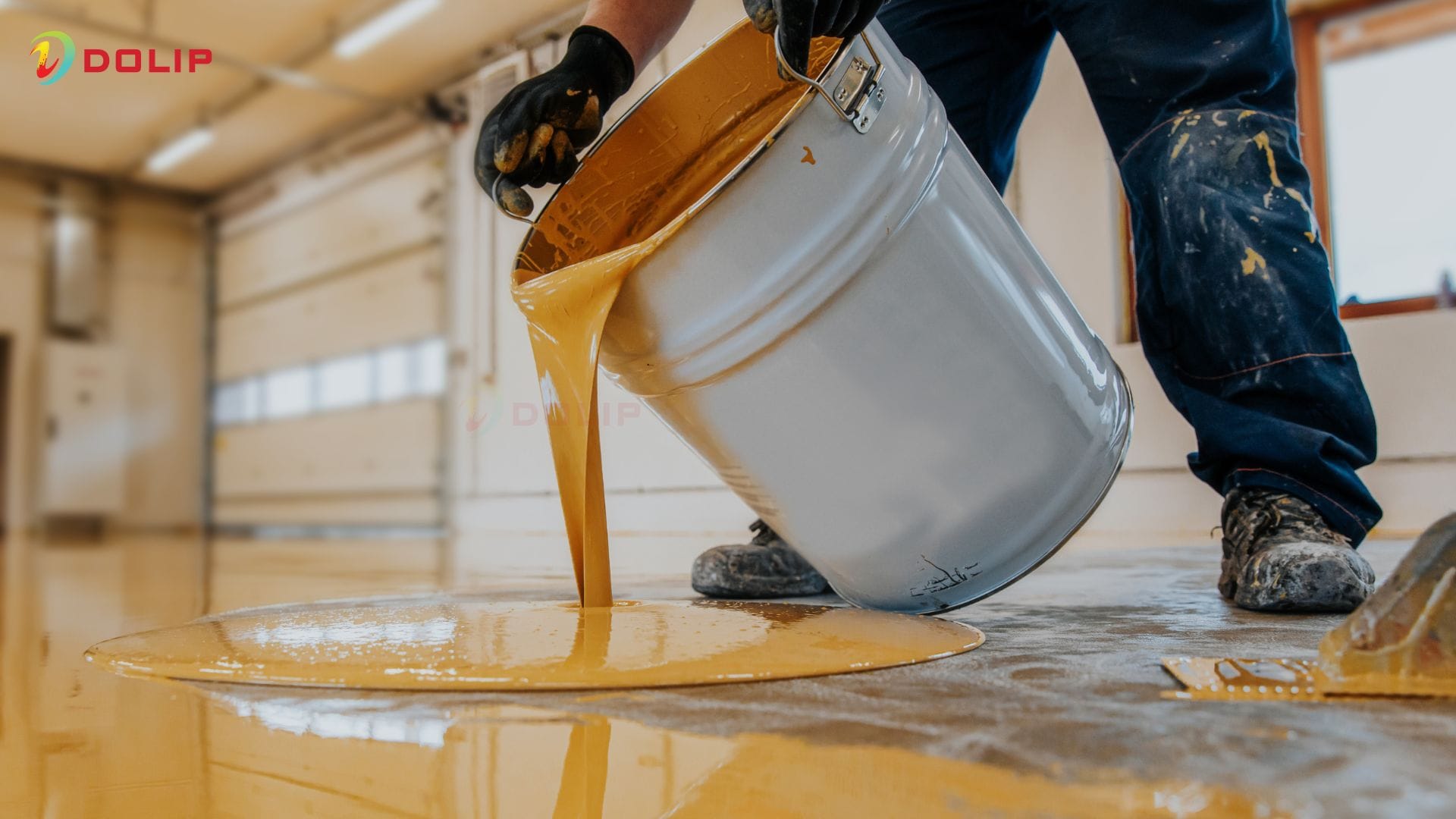 Top 14 dụng cụ sơn nhà phải chuẩn bị trước khi thi công 9 Thùng đựng sơn