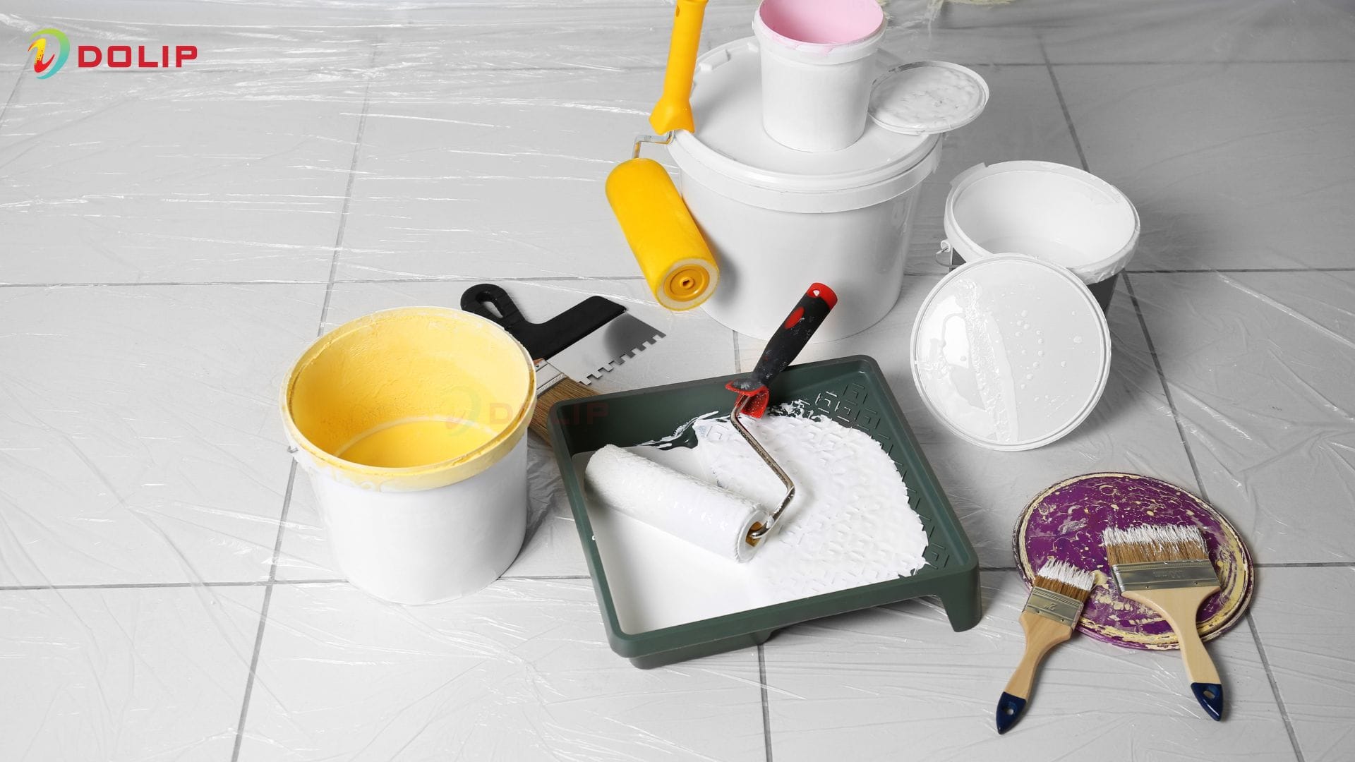 Hướng dẫn cách pha sơn lót chống kiềm chuẩn nhất từ A đến Z 6 Tiến hành pha loãng sơn lót kháng kiềm
