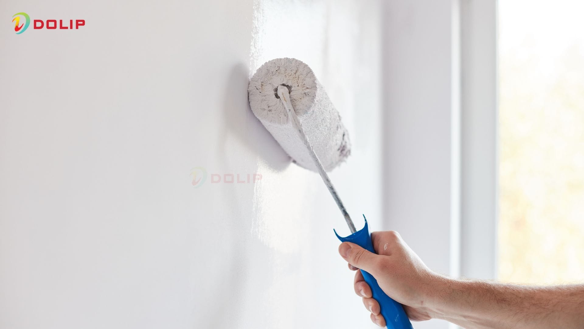 Gợi ý 10+ cách sơn tường 2 màu đẹp mắt, hiện đại, phù hợp mọi không gian 18 Sơn lớp màu nhạt hoặc phần chiếm diện tích hơn trước