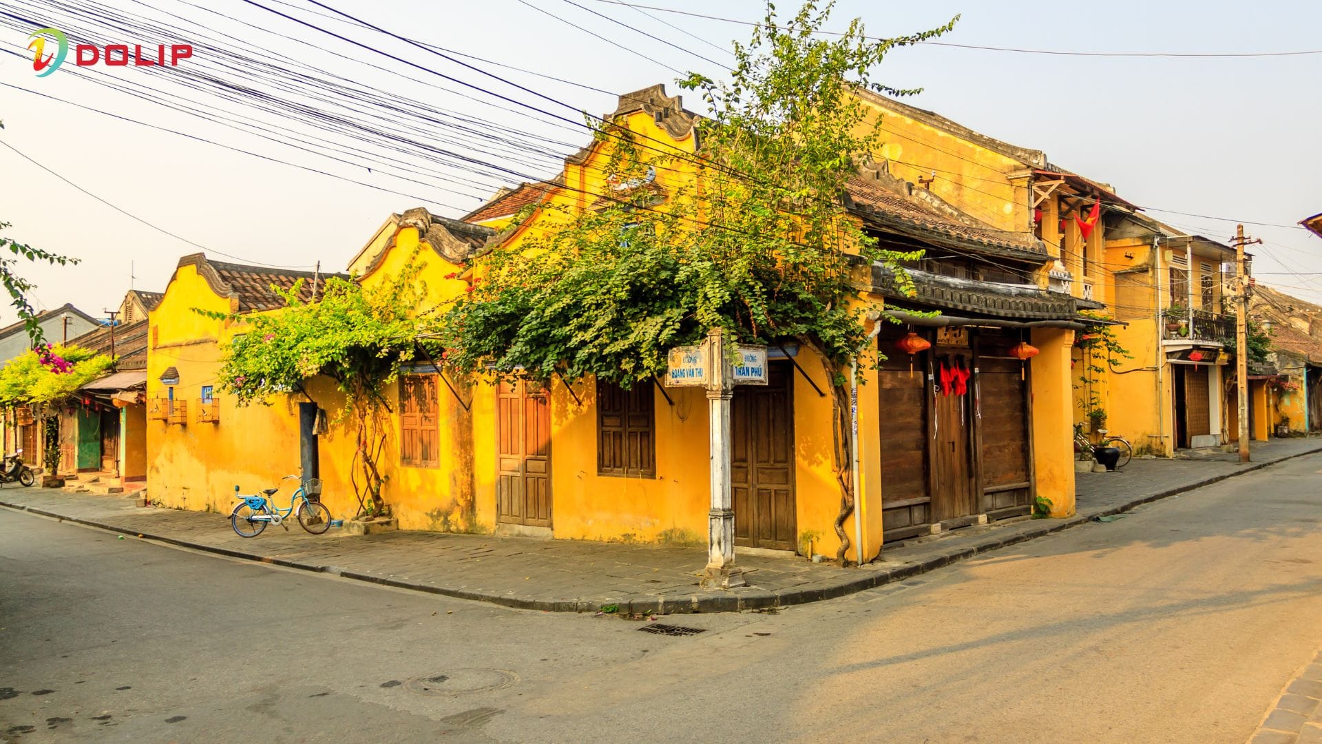 Hướng Dẫn Phối Màu Sơn Nhà với 20+ mẫu xu hướng phù hợp phong thủy nhất hiện nay 33 Sơn nhà phong cách indochine với màu vàng kem cổ điển