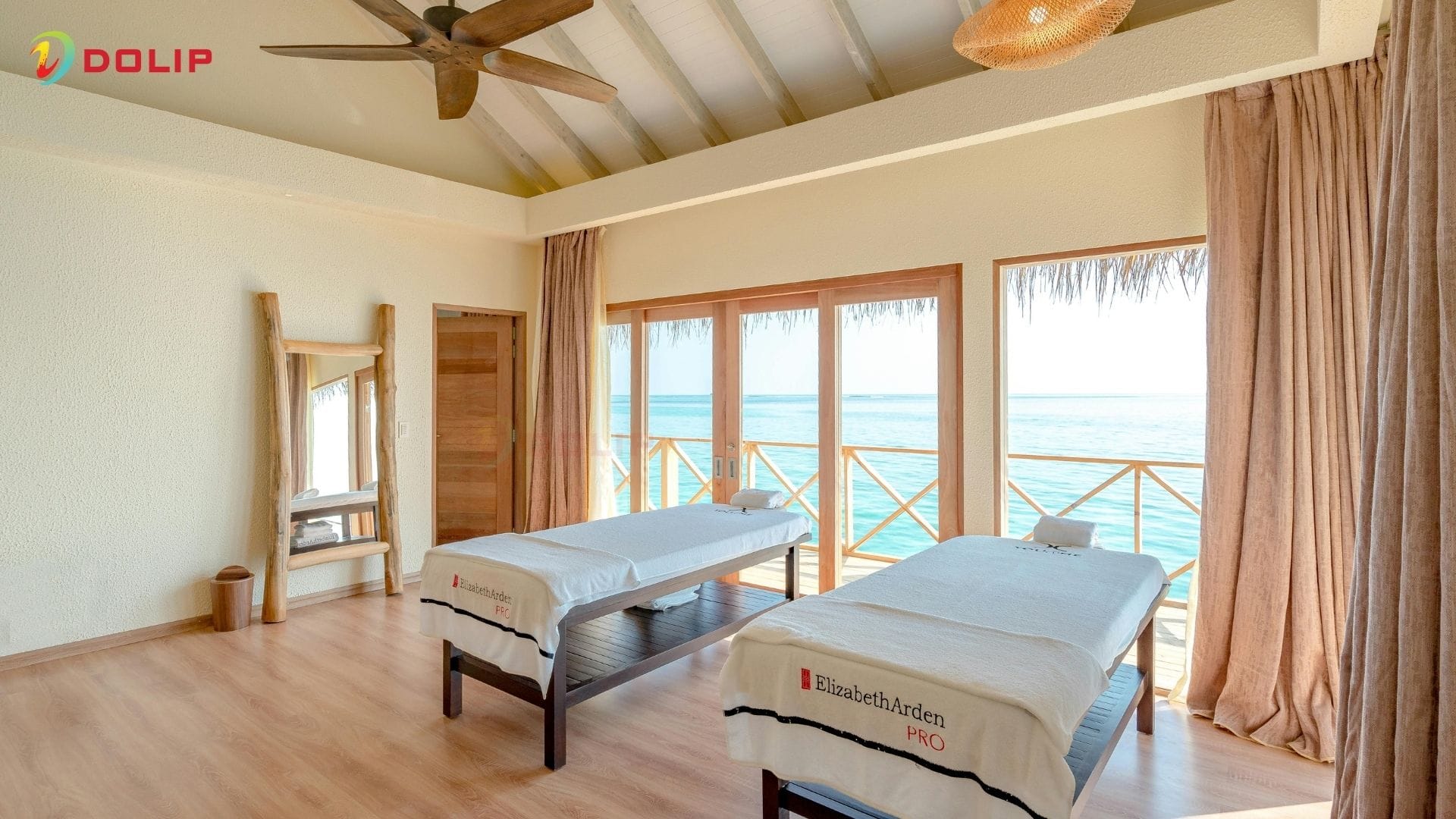 Màu sơn cho spa sáng giúp không gian nhỏ trở nên rộng rãi và thoáng đãng hơn